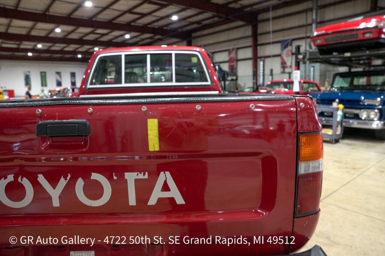 Used 1993 Toyota Pickup Deluxe AWD/4WD image 39