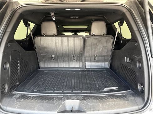 Used 2022 GMC Yukon XL SLT w/ SLT Premium Package AWD/4WD image 10