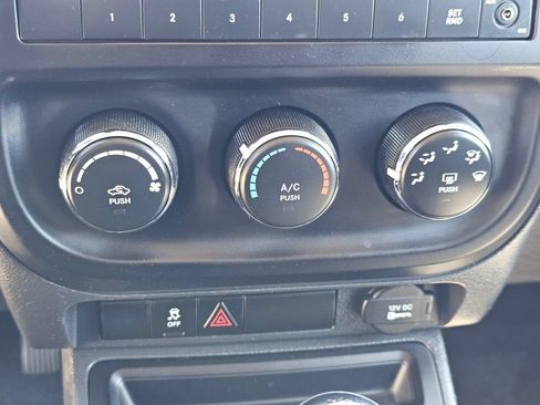 Used 2015 Jeep Patriot Sport w/ Power Value Group AWD/4WD image 28