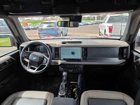 Used 2024 Ford Bronco Wildtrak AWD/4WD image 13