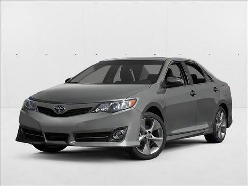 Used 2013 Toyota Camry SE FWD image 1