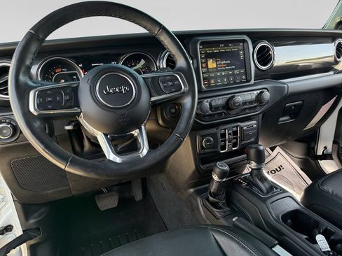Used 2022 Jeep Wrangler Unlimited Sahara AWD/4WD image 17