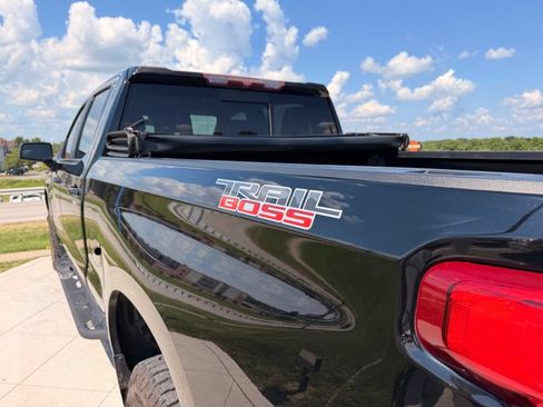 Used 2021 Chevrolet Silverado 1500 LT Trail Boss w/ Convenience Package II AWD/4WD image 16