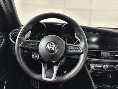 Used 2022 Alfa Romeo Giulia Veloce RWD image 11