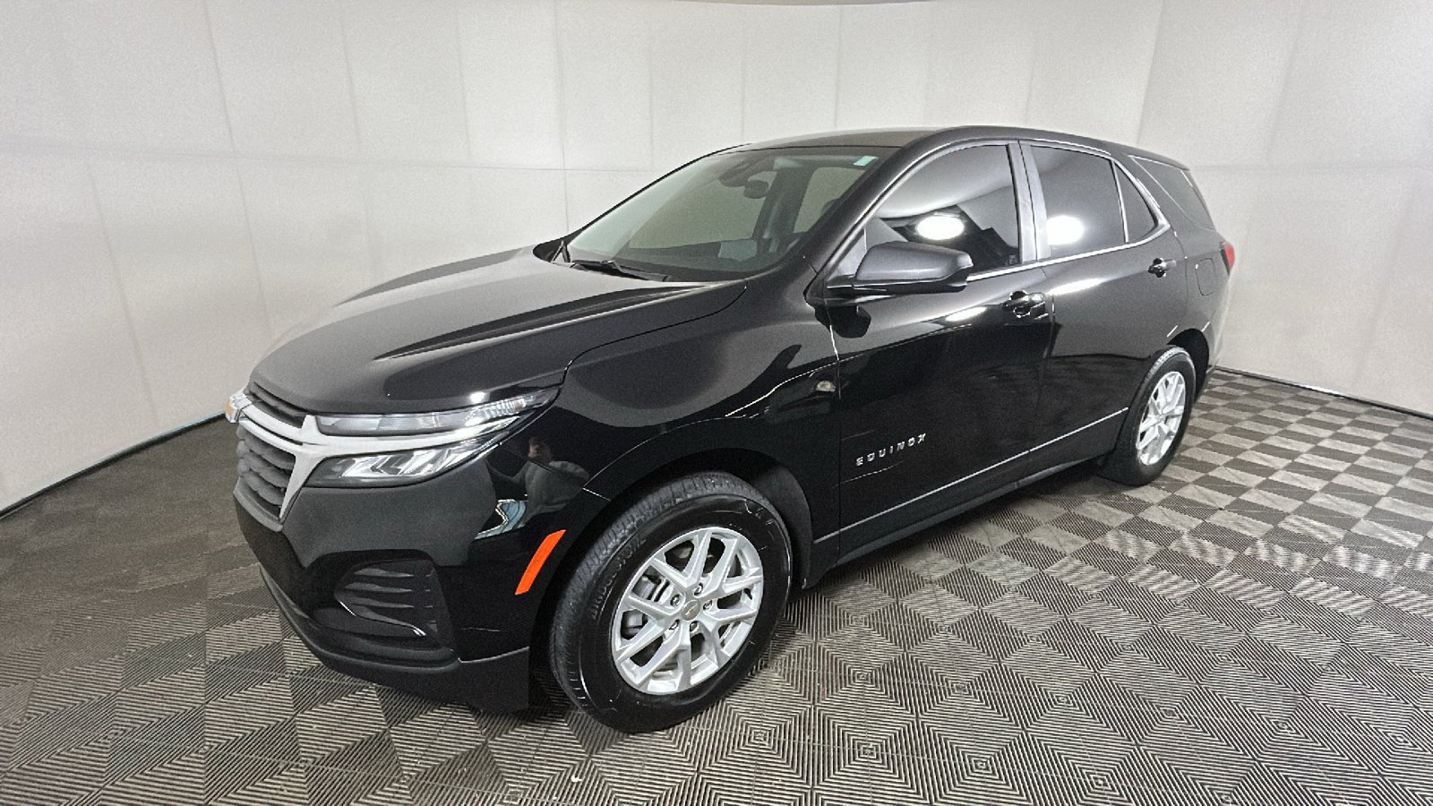 Used 2024 Chevrolet Equinox LS AWD/4WD image 7