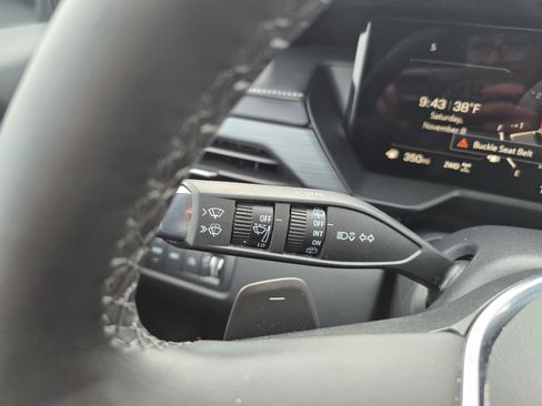 Used 2025 GMC Acadia Elevation image 21