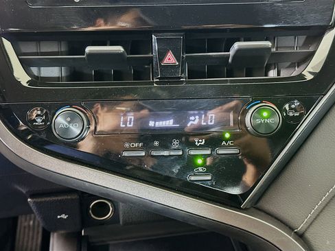 Used 2024 Toyota Camry SE w/ Convenience Package image 23