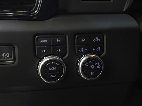 Used 2024 GMC Sierra 1500 AT4 image 28