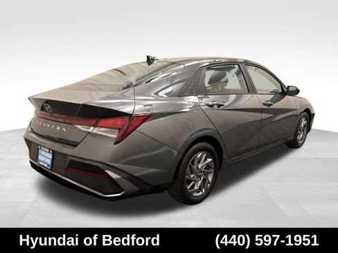 Used 2024 Hyundai Elantra SEL FWD image 5