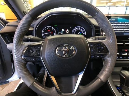 Used 2019 Toyota Avalon Limited image 13