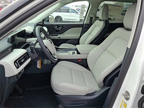 New 2026 Lincoln Aviator Premiere image 6