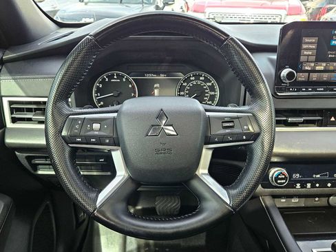 Used 2022 Mitsubishi Outlander SE image 21