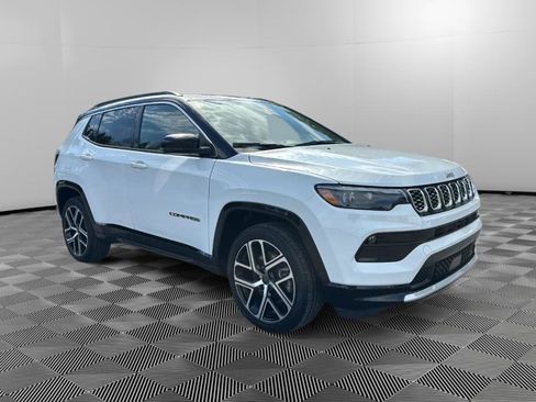 Used 2025 Jeep Compass Limited w/ Elite Group AWD/4WD image 2
