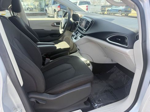 Used 2023 Chrysler Voyager LX FWD image 25