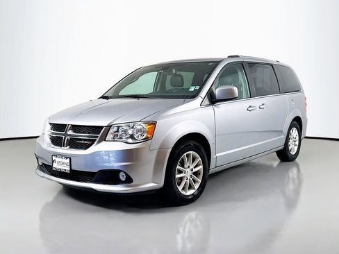 Used 2019 Dodge Grand Caravan SXT FWD image 1