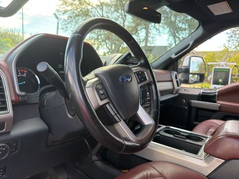 Used 2022 Ford F350 Platinum image 9
