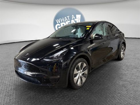 Used 2023 Tesla Model Y Long Range image 8