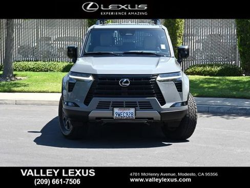 Used 2025 Lexus GX 550 AWD/4WD image 2