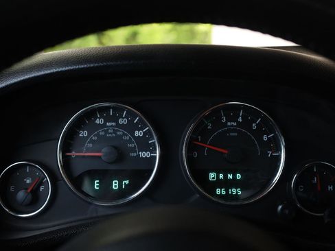 Used 2013 Jeep Wrangler Sport AWD/4WD image 33