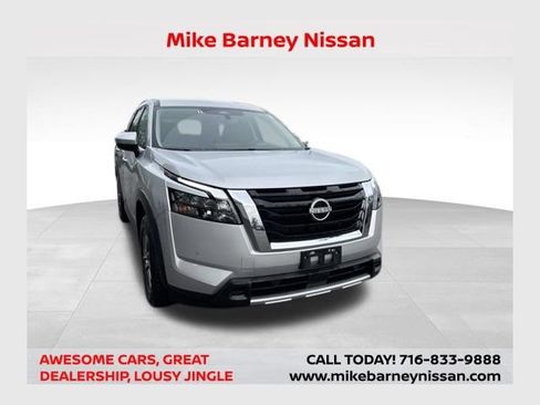 Used 2025 Nissan Pathfinder SL AWD/4WD image 1