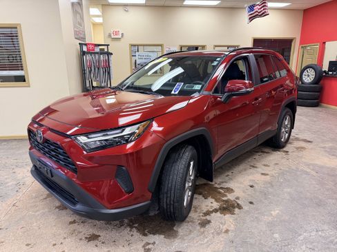 Used 2025 Toyota RAV4 XLE w/ Convenience Package image 3