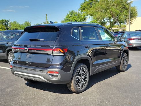 New 2026 Volkswagen Taos SE FWD image 30