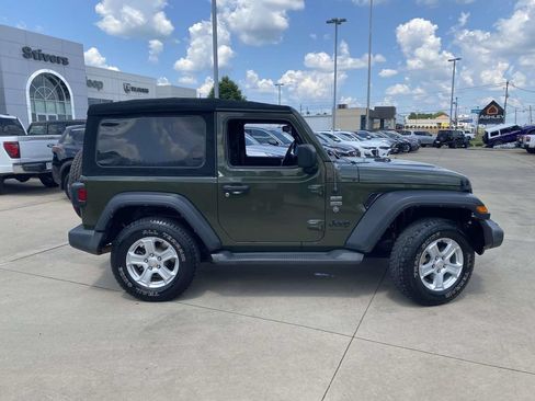 Used 2022 Jeep Wrangler Sport AWD/4WD image 10