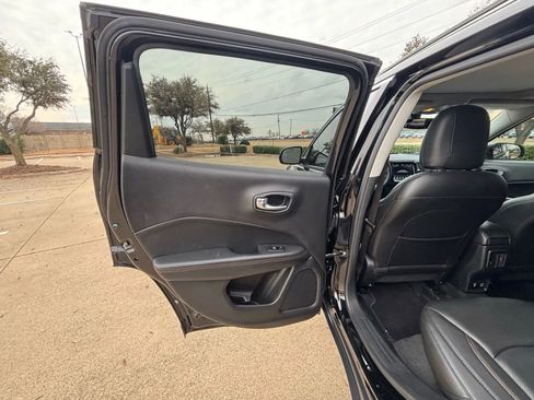 Used 2018 Jeep Compass Limited w/ Navigation Group FWD image 21