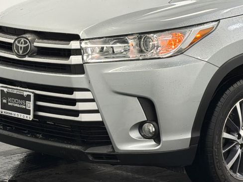 Used 2018 Toyota Highlander XLE image 2