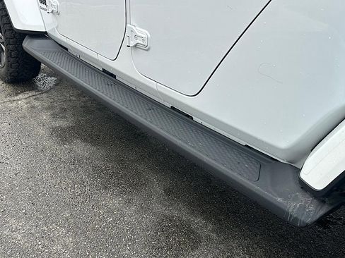 Used 2022 Jeep Gladiator Overland image 33