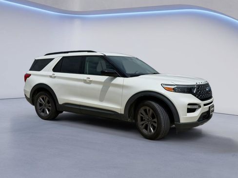Used 2022 Ford Explorer XLT w/ Equipment Group 202A RWD image 9