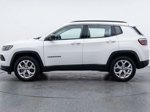 Used 2025 Jeep Compass Latitude image 5