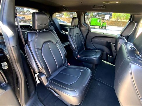 Used 2025 Chrysler Pacifica Select FWD image 20