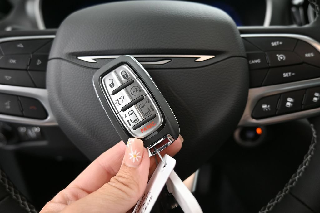 New 2027 Chrysler Pacifica Select w/ Family Tech Group FWD image 30