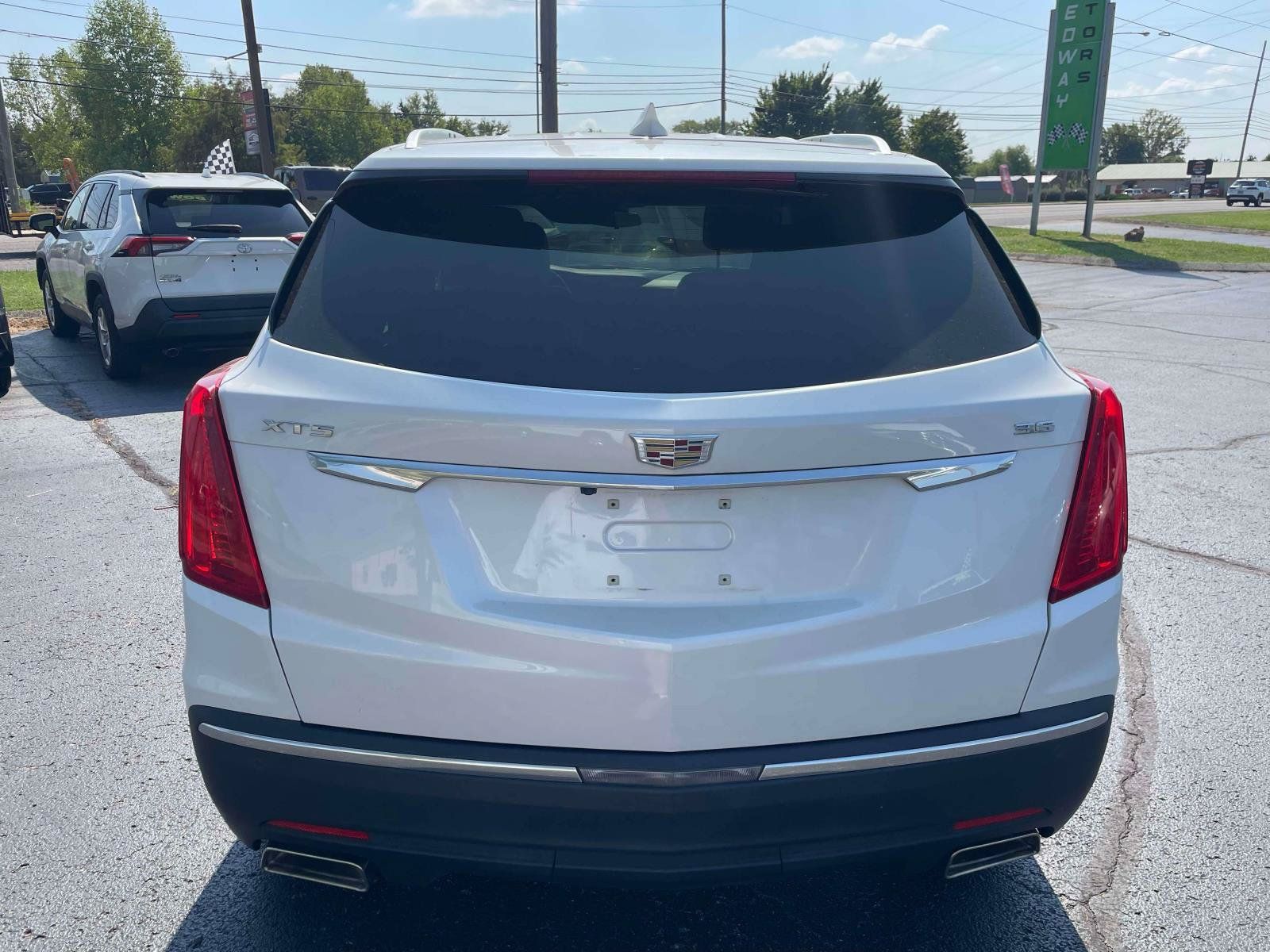 Used 2017 Cadillac XT5 FWD w/ LPO, Wheel Lock Package image 7