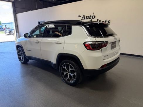Used 2025 Jeep Compass Limited AWD/4WD image 2