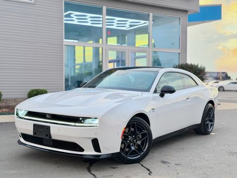 Used 2024 Dodge Charger Daytona R/T w/ Plus Group AWD/4WD image 6