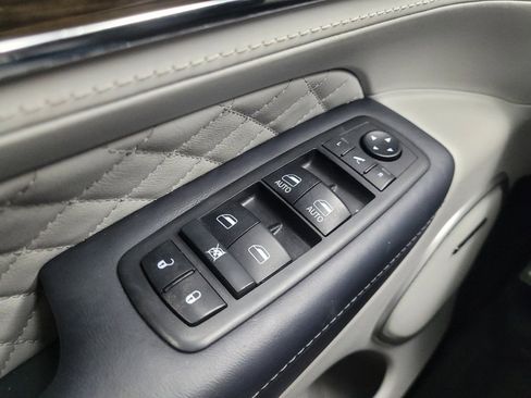 Used 2019 Jeep Grand Cherokee Summit image 27