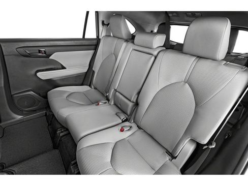 Used 2025 Toyota Highlander XLE AWD/4WD image 8