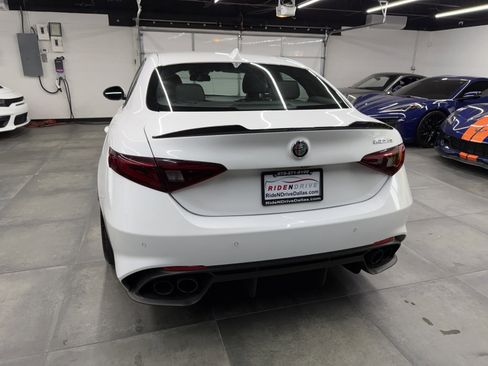 Used 2017 Alfa Romeo Giulia Quadrifoglio image 5