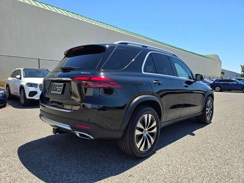 Used 2025 Mercedes-Benz GLE 450e 4MATIC image 3
