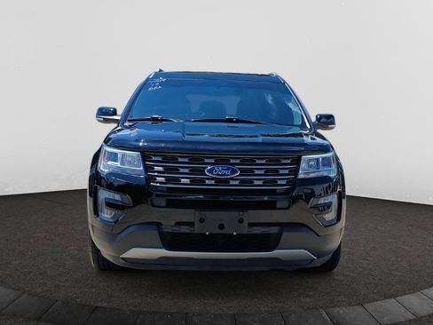 Used 2017 Ford Explorer XLT w/ Equipment Group 202A FWD image 2