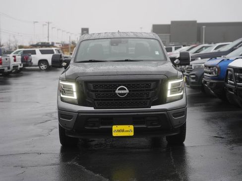 Used 2023 Nissan Titan SV w/ SV Convenience Package image 3