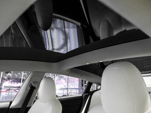 Used 2021 Tesla Model 3 Standard Range Plus image 6