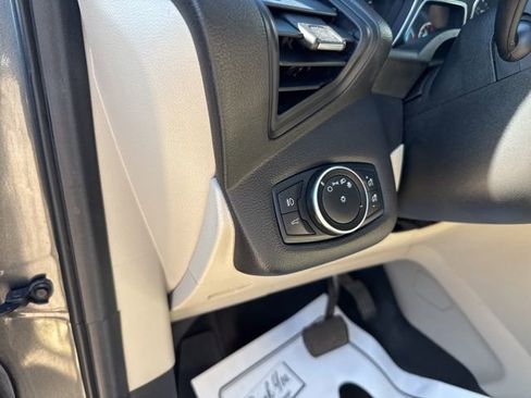 Used 2018 Ford Escape SE FWD image 13