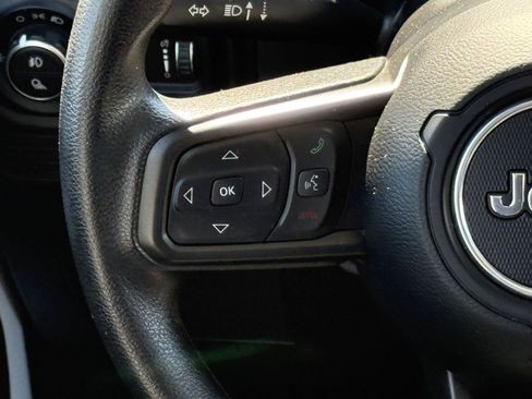 Used 2025 Jeep Gladiator Sport AWD/4WD image 8