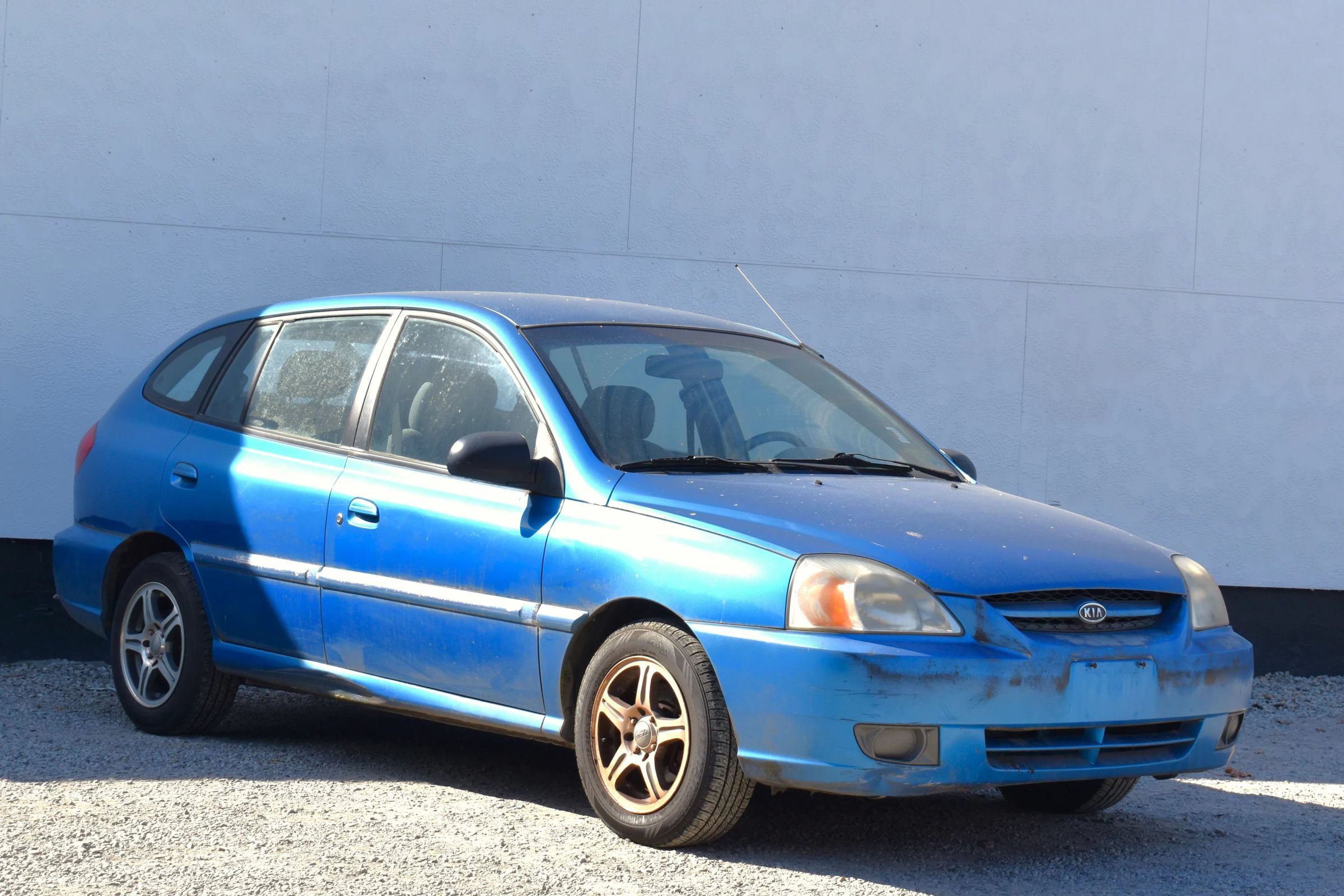 Used 2003 Kia Rio Cinco FWD image 1