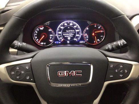 Used 2023 GMC Acadia Denali w/ Black Diamond Edition AWD/4WD image 10