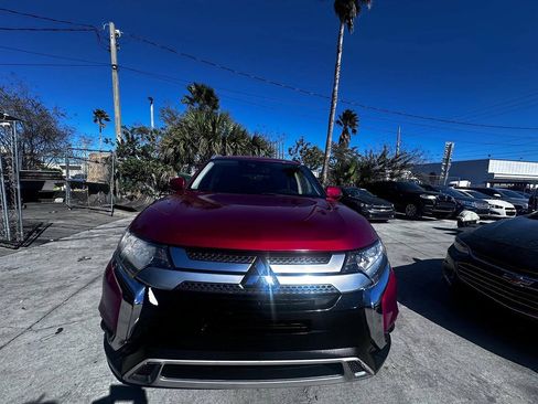 Used 2020 Mitsubishi Outlander SE FWD image 1
