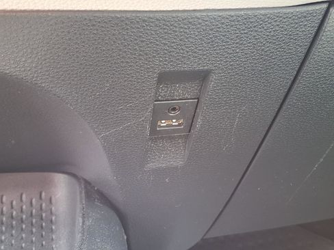 Used 2020 Toyota Corolla L image 18